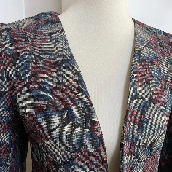 Red and Green Cropped Blazer with‎ Notched Lapels - Picture 8 of 12